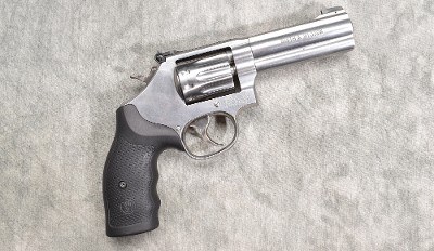 SMITH & WESSON ~ 617-5 ~ .22 LONG RIFLE - Image 1 of 10