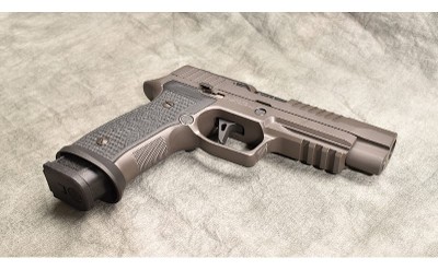Sig Sauer ~ P320 ~ 9MM Luger - Image 2 of 8