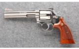 Smith & Wesson 686 .357 Magnum - 2 of 2
