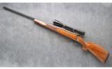 Weatherby ~
Mark V ~ .300 WBY Mag Rifle - 1 of 9