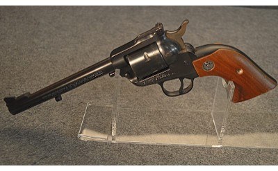 STURM RUGER ~ NEW MODEL SINGLE -SIX ~ .22LR/.22 MAG