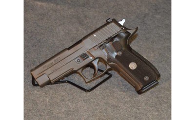 Sig Sauer ~ P226 ~ 9mm Luger - Image 2 of 4