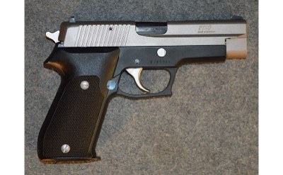 Sig Sauer ~ P220 ~ .45 Auto - Image 3 of 4