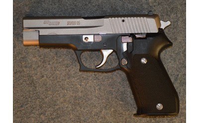 Sig Sauer ~ P220 ~ .45 Auto - Image 4 of 4