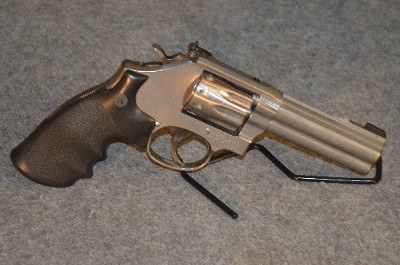 Smith & Wesson ~ 617-6 ~ .22 LR - Image 1 of 4