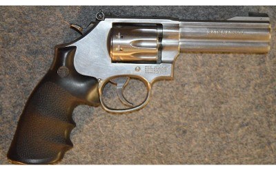 Smith & Wesson ~ 617-6 ~ .22 LR - Image 3 of 4