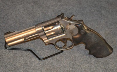 Smith & Wesson ~ 617-6 ~ .22 LR - Image 2 of 4