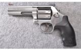 Smith & Wesson ~ Model 686-6 ~ .357 Magnum - 2 of 4