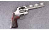 Smith & Wesson ~ Model 629 Classic ~ .44 Magnum - 1 of 2