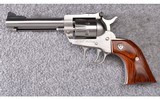 Ruger ~ New Model Single Six ~ .22 LR / .22 Magnum - 6 of 8