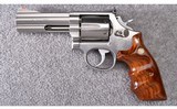 Smith & Wesson ~ Model 686-3 ~ .357 Magnum - 2 of 3