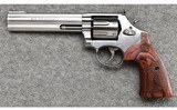 Smith & Wesson ~ Model 686-6 Deluxe Plus ~ .357 Magnum - 2 of 2