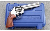 Smith & Wesson ~ Model 686-6 Deluxe Plus ~ .357 Magnum - 1 of 2
