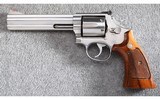 Smith & Wesson ~ Model 686-2 ~ .357 Magnum - 2 of 3