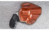 Taurus ~ Model 627 SS Tracker ~ .357 Magnum - 2 of 4