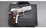 Sig Sauer ~ Model P226 Elite ~ 9mm x19 - 1 of 4