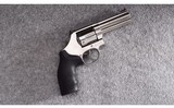 Smith & Wesson ~ 686-6 ~ .357 Magnum - 1 of 4