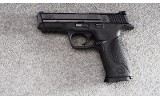 Smith & Wesson ~ M&P40 ~ .40 S&W - 2 of 4
