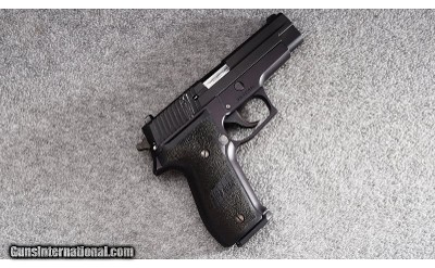 Sig Sauer ~ P226 ~ 9mm Luger