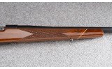 Weatherby ~ Mark V ~ .300 Weatherby Magnum - 3 of 12
