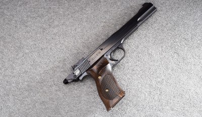 Smith & Wesson ~ Model 41 ~ .22 Long Rifle