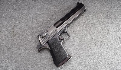 Magnum Research (IMI) ~ Desert Eagle ~ .44 Magnum