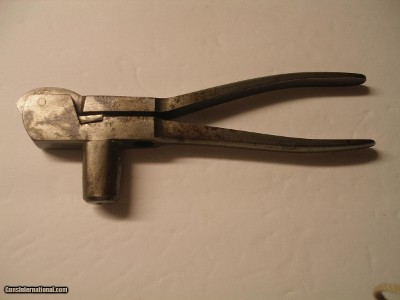 UNKNOWN ANTIQUE RELOADING TOOL IN 44 - 40 CALIBER
