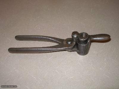 BRIDGEPORT GUN IMPLEMENT & U. M. C. .32 WEB ( WEBLEY ) BULLET MOLD