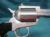 Freedom Arms model 97 PremierDUAL Cylinder .22LR./.22Mag. 5 1/2"
- 4 of 5