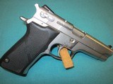 Smith & Wesson model 5906 15rd. mag. - 2 of 9