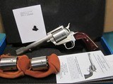 Freedom Arms Model 83 Premier Triple cylinder .454Casull/.45LC/.45acp
6"
new in box - 1 of 5
