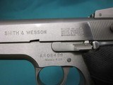 Smith & Wesson model 639 Excellent2 mags - 6 of 8