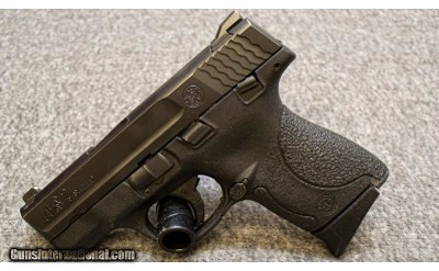 Smith & Wesson M&P 9 Shield 9 mm
