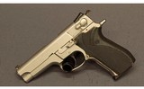 Smith & Wesson~5906~9 mm - 1 of 2