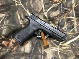 SMITH WESSON
M&P
40 CAL
(police trade ins) - 2 of 12