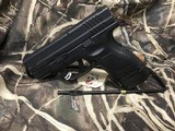 Springfied XD-40 Sub-Compact .40S&W - 2 of 10