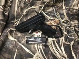 Springfied XD-40 Sub-Compact .40S&W - 1 of 10