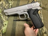 SMITH WESSON
4586 - 3 of 10