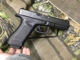 Glock 22 Gen 4 40 S&W Night Sights 3 Mags Police Trade In - 5 of 12