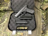 Glock 22 Gen 4 40 S&W Night Sights 3 Mags Police Trade In - 1 of 12
