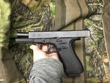 Glock 22 Gen 4 40 S&W Night Sights 3 Mags Police Trade In - 10 of 12