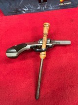 H & R The American Double Action Revolver32 SW2.5" - 4 of 11