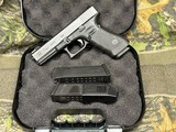 NICE Glock 17 Gen 4 9mm LE Trade In Nite Sights, 3 Mags - 1 of 12