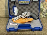 Smith & Wesson 617-6