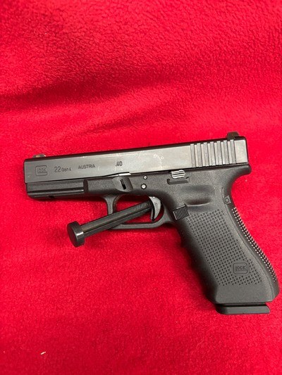 Glock 22 Gen 4 .40 SW ....NITE SIGHTS....2 MAGS