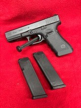 Glock 22 Gen 4 .40 SW ....NITE SIGHTS....2 MAGS - 5 of 8