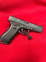 Glock 22 Gen 3 .40 SW..... 2 MAGS......NITE SIGHTS - 2 of 8