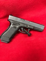 Glock 22 Gen 3 .40 SW.....NITE SIGHTS....2 MAGS - 3 of 8