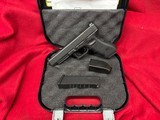 NEW Glock 35 Gen 3 .40 SW Long Slide  - 1 of 15