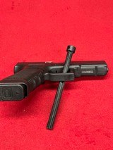 NICE Glock 22. Gen 4 .40 SW - 4 of 13